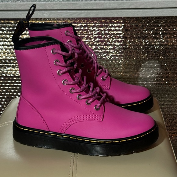 Dr. Martens Shoes - DR.MARTENS
WOMENS ZAVALA THRIFT COMBAT BOOT. Size 5 US M